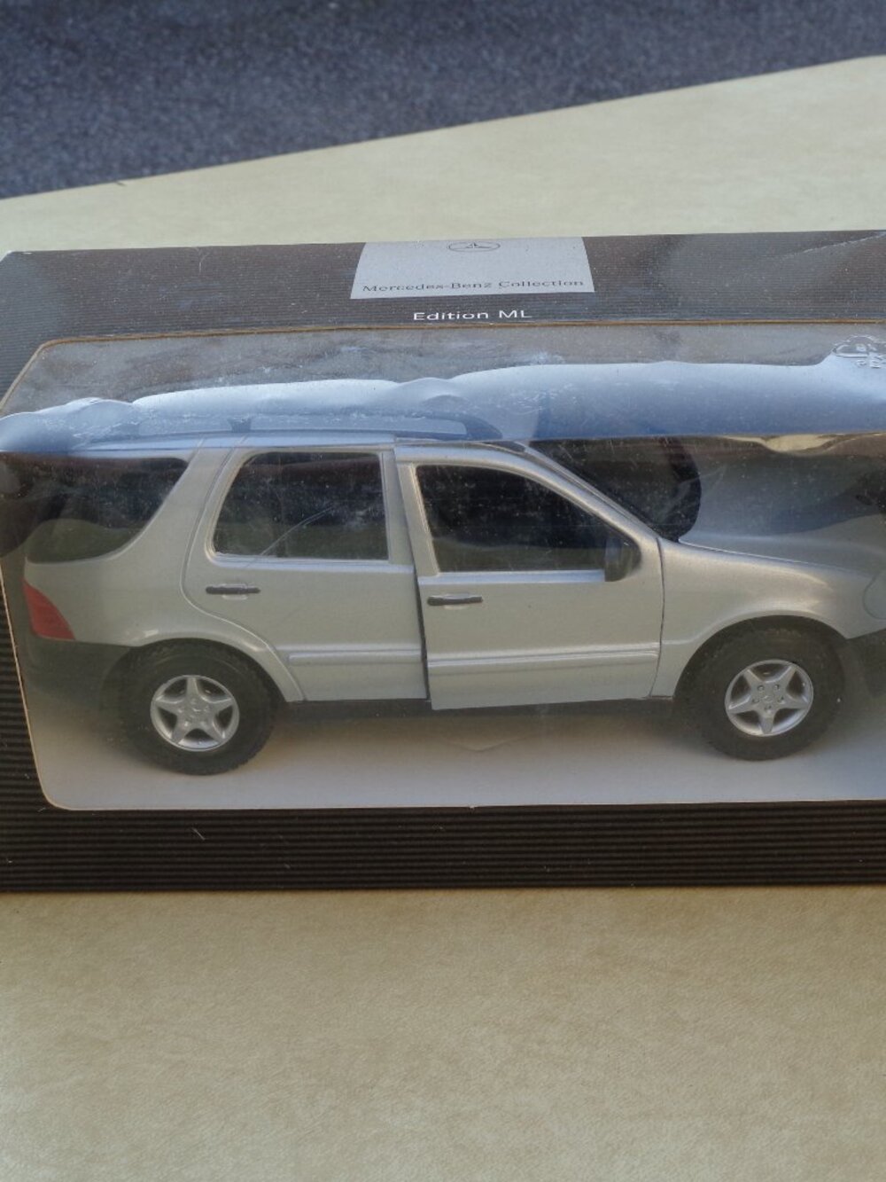 Mercedes-Benz ML Class SUV Model Car Diecast with Box